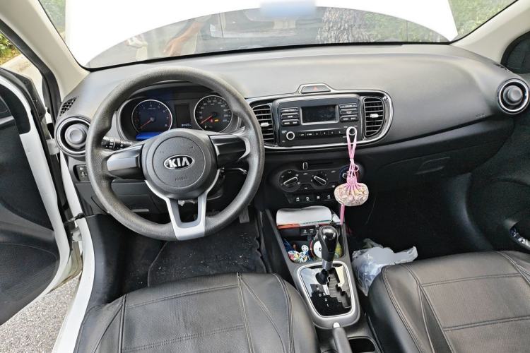 Used Kia Pegas 2017 1.4L Automatic Value Edition Center Console