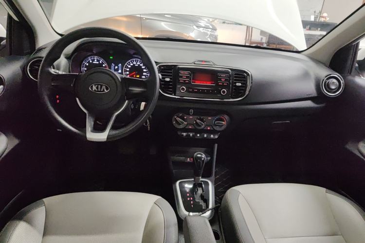 Used Kia Pegas 2017 1.4L Automatic Value Edition Center Console