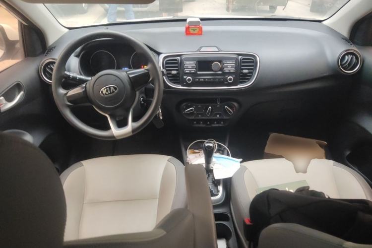 Used Kia Pegas 2017 1.4L Automatic Value Edition Center Console