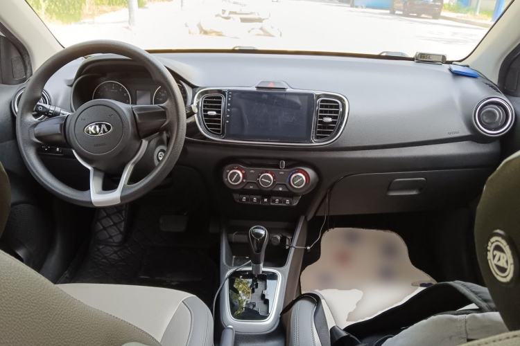 Used Kia Pegas 2017 1.4L Automatic Value Edition Center Console