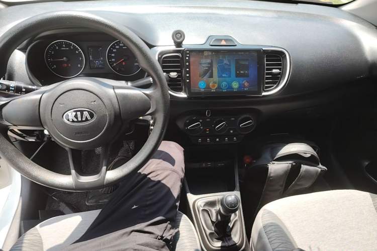 Used Kia Pegas 2017 1.4L Manual Fashion Edition Smart Center Console