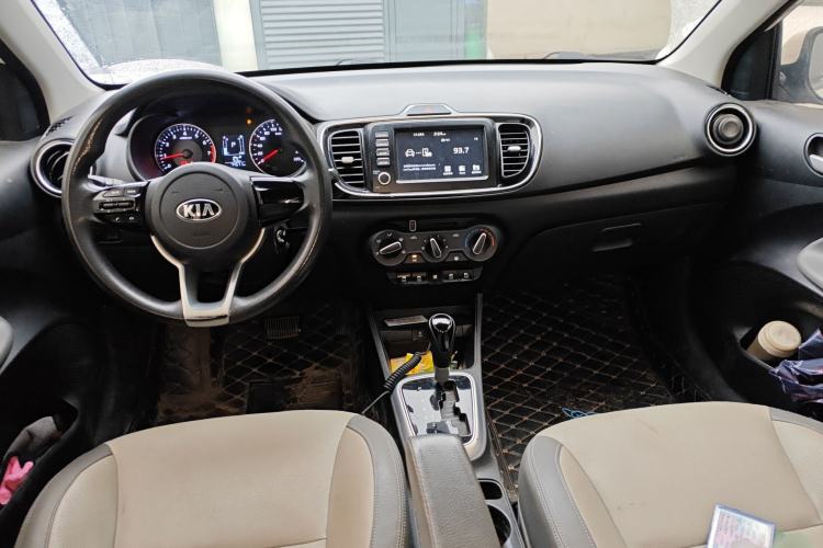 Used Kia Pegas 2017 1.4L Automatic Value Edition Center Console