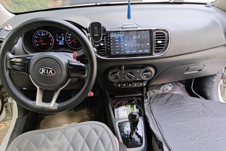 Used Kia Pegas 2017 1.4L Automatic Value Edition Center Console