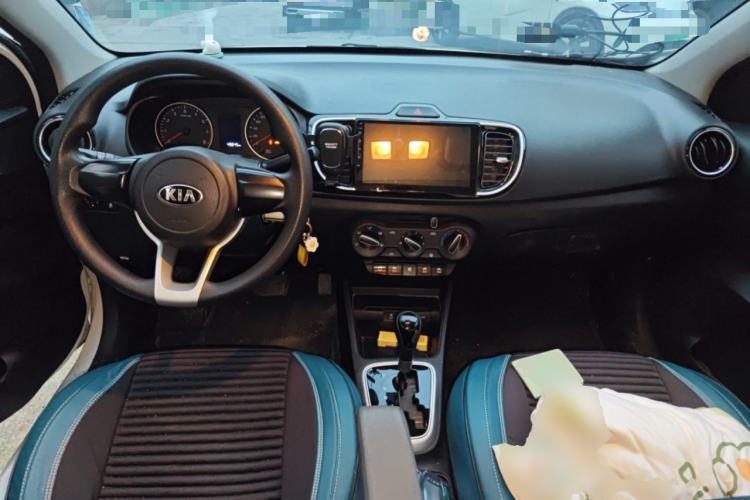 Used Kia Pegas 2017 1.4L Automatic Value Edition Center Console