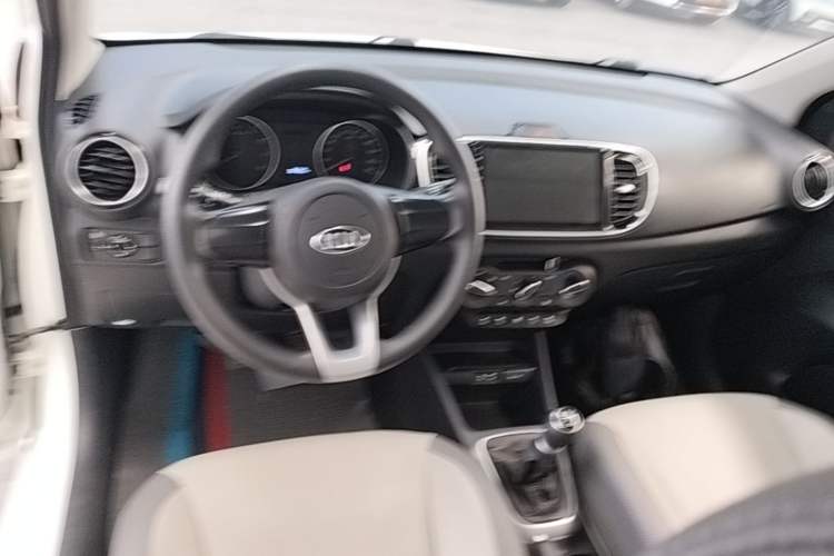 Used Kia Pegas 2017 1.4L Manual Value Edition Center Console