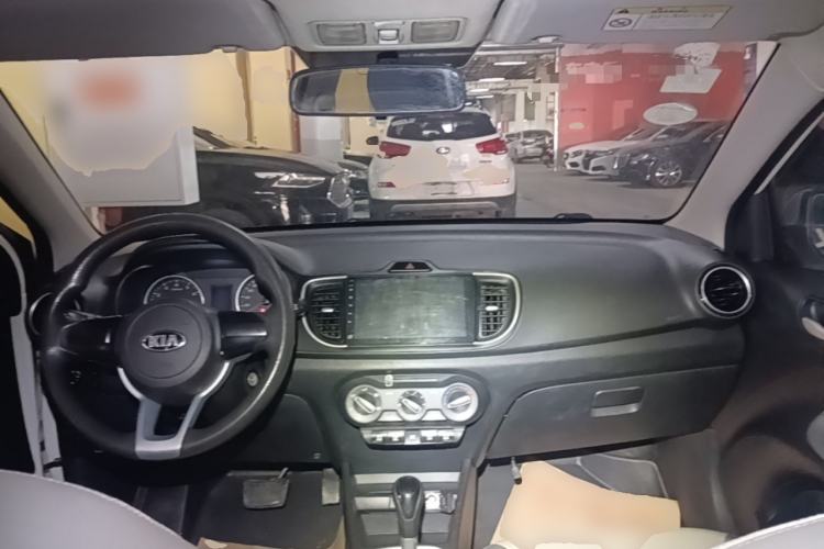 Used Kia Pegas 2017 1.4L Automatic Value Edition Center Console