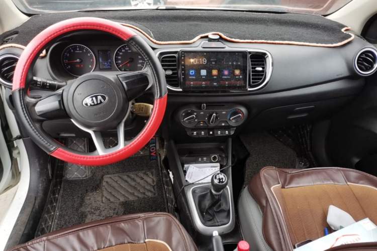 Used Kia Pegas 2017 1.4L Manual Value Edition Center Console