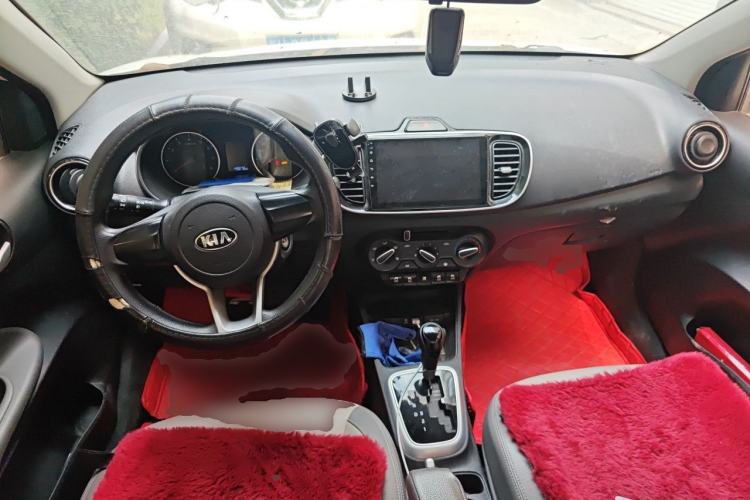 Used Kia Pegas 2017 1.4L Automatic Value Edition Center Console
