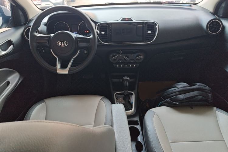 Used Kia Pegas 2017 1.4L Automatic Value Edition Center Console