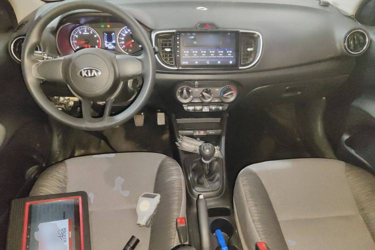 Used Kia Pegas 2017 1.4L Manual Fashion Edition Smart Center Console