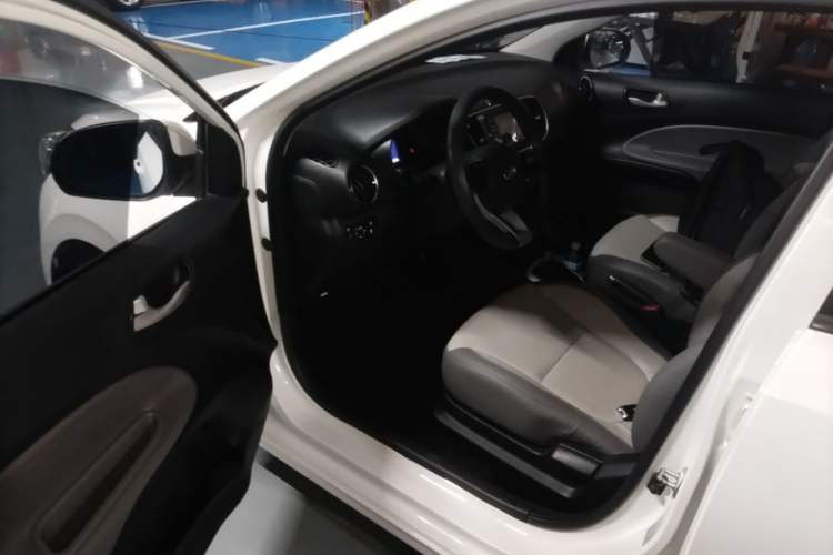 Used Kia Pegas 2017 1.4L Automatic Value Edition Driver Seat
