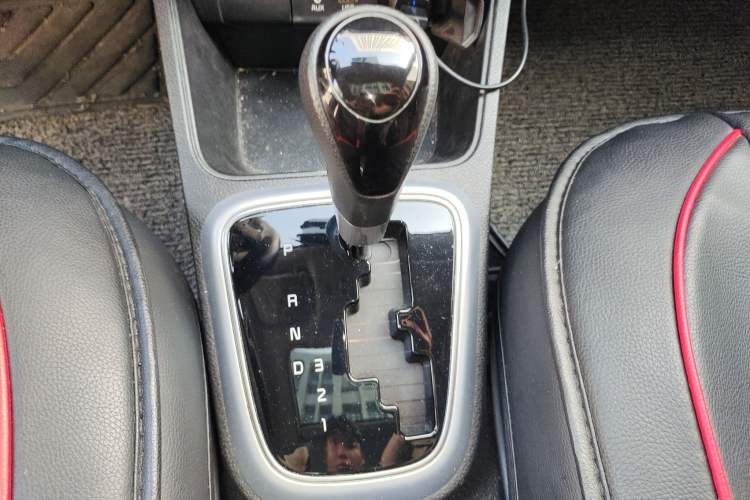 Used Kia Pegas 2017 1.4L Automatic Deluxe Edition Gear Lever
