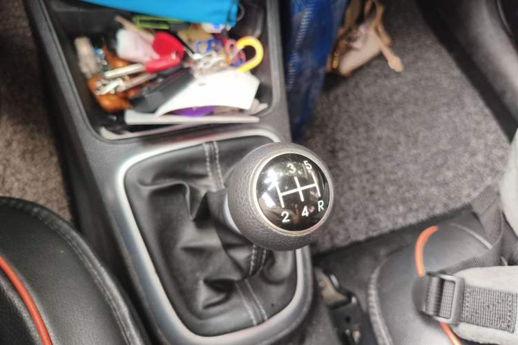 Used Kia Pegas 2017 1.4L Manual Value Edition Gear Lever