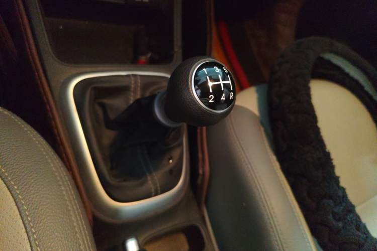 Used Kia Pegas 2017 1.4L Manual Value Edition Gear Lever