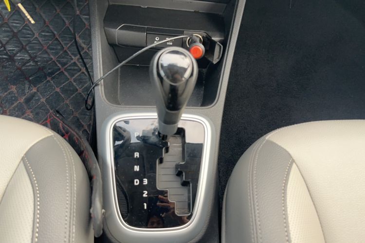 Used Kia Pegas 2017 1.4L Automatic Value Edition Gear Lever
