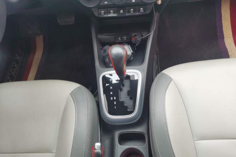 Used Kia Pegas 2017 1.4L Automatic Value Edition Gear Lever