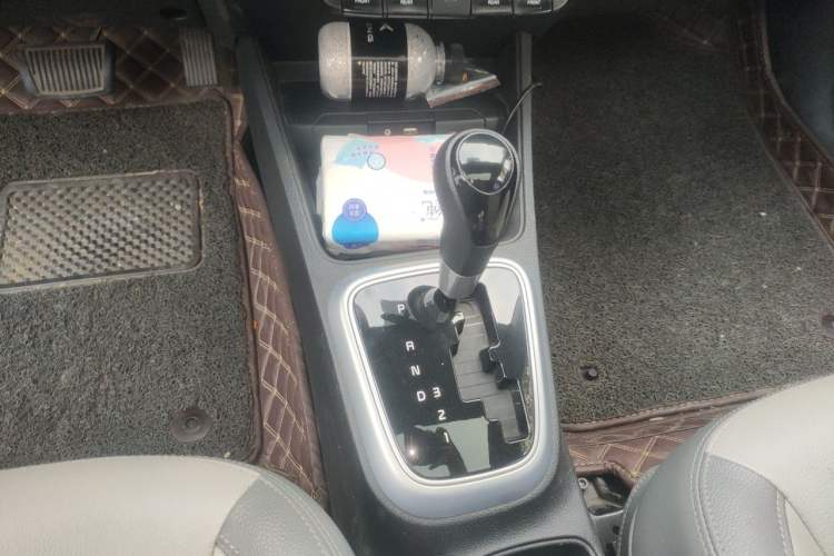 Used Kia Pegas 2017 1.4L Automatic Value Edition Gear Lever