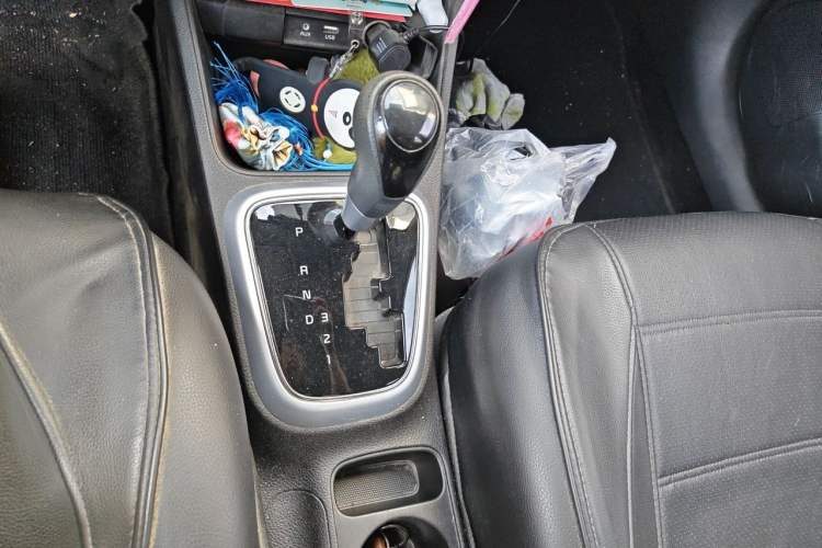 Used Kia Pegas 2017 1.4L Automatic Value Edition Gear Lever