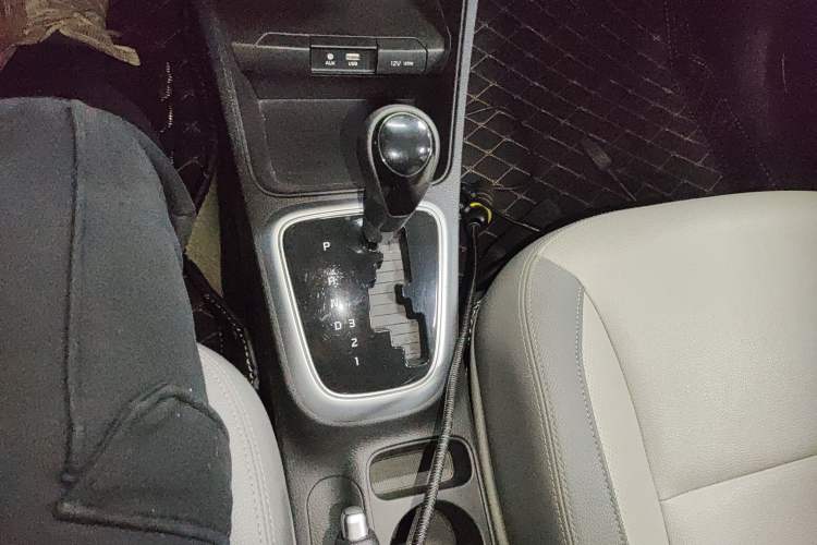 Used Kia Pegas 2017 1.4L Automatic Value Edition Gear Lever