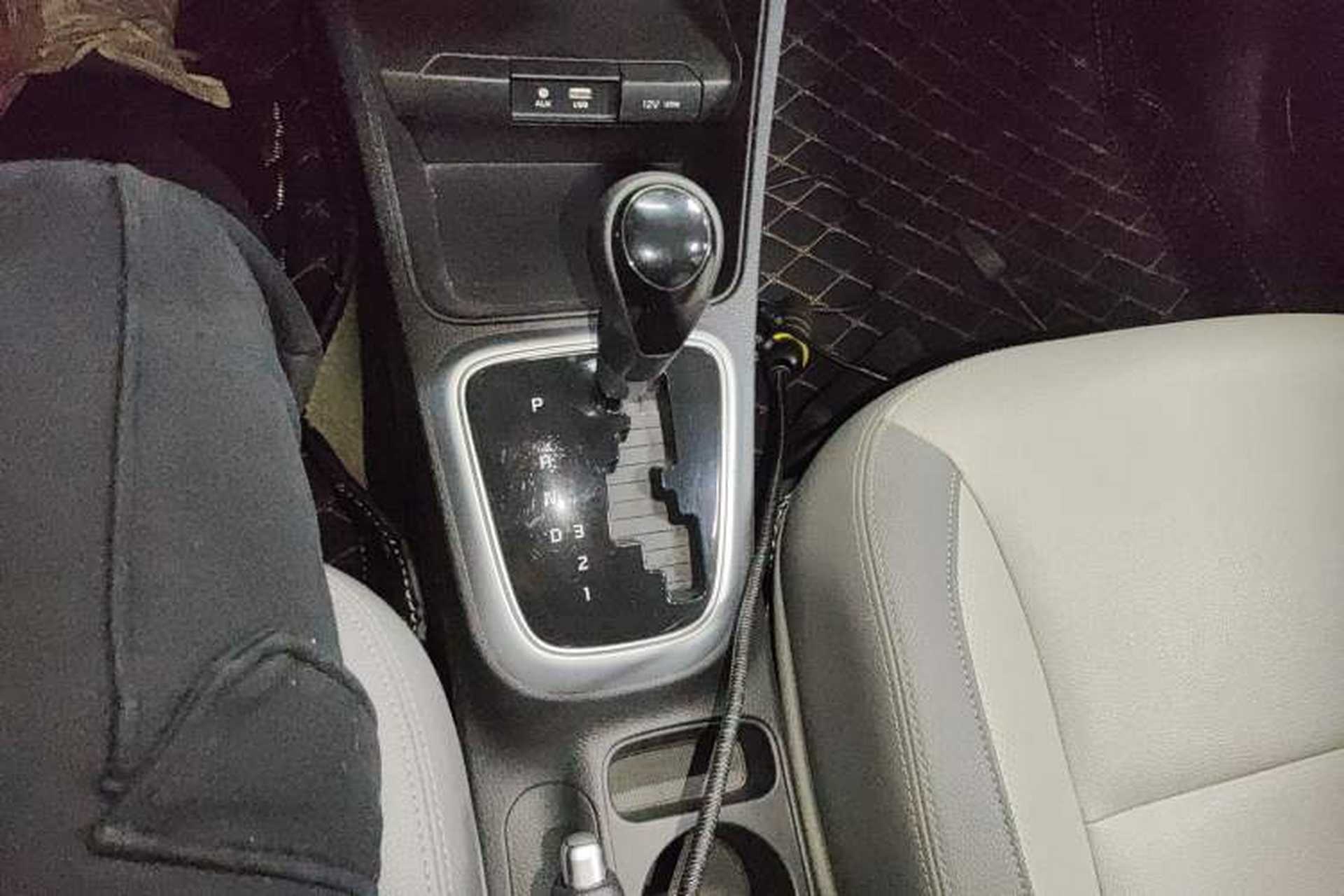 Used Kia Pegas 2017 1.4L Automatic Value Edition Gear Lever