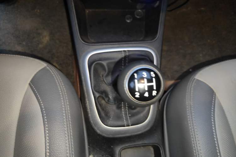 Used Kia Pegas 2017 1.4L Manual Value Edition Gear Lever