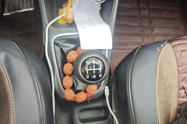 Used Kia Pegas 2017 1.4L Manual Value Edition Gear Lever