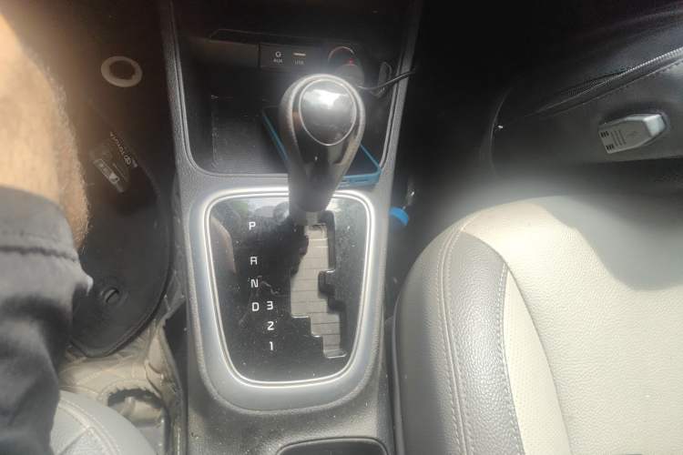 Used Kia Pegas 2017 1.4L Automatic Value Edition Gear Lever
