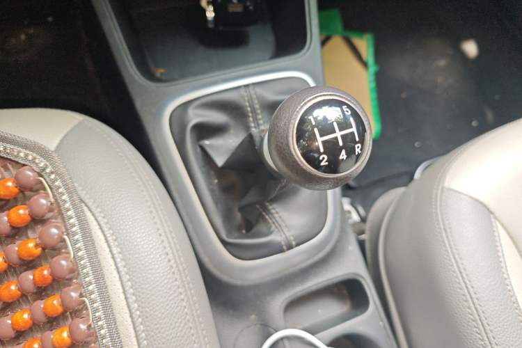 Used Kia Pegas 2017 1.4L Manual Value Edition Gear Lever