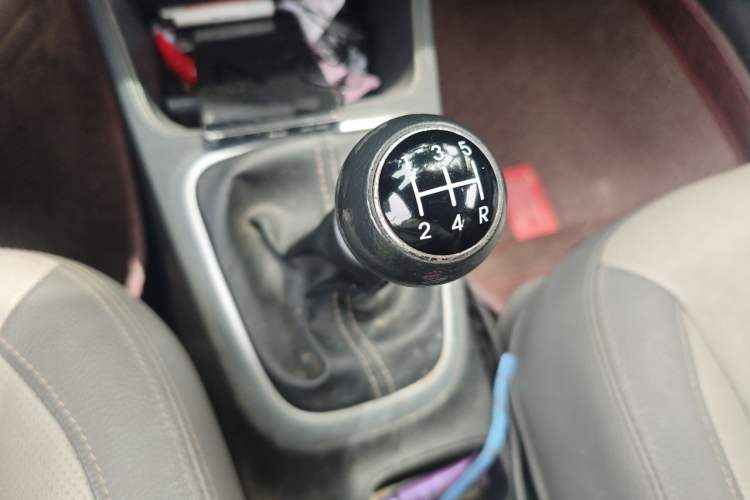 Used Kia Pegas 2017 1.4L Manual Value Edition Gear Lever