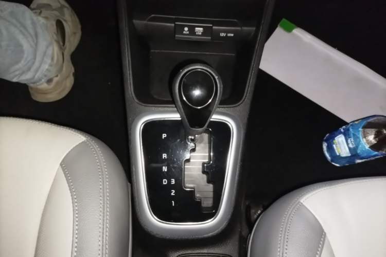 Used Kia Pegas 2017 1.4L Automatic Value Edition Gear Lever