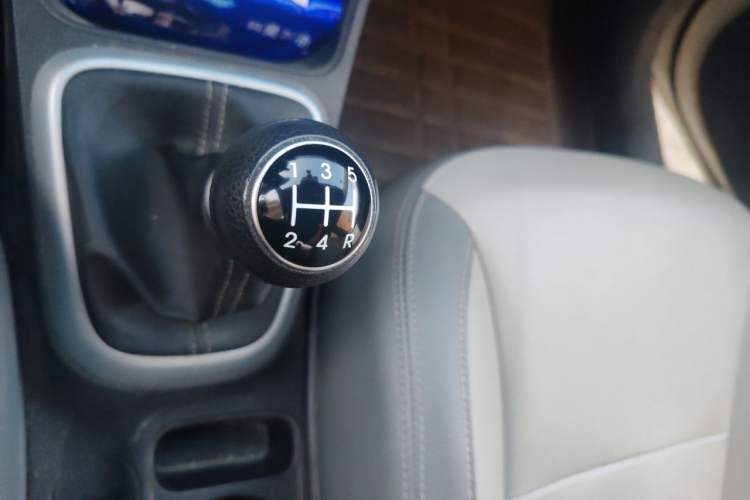 Used Kia Pegas 2017 1.4L Manual Value Edition Gear Lever