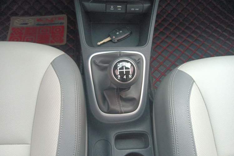 Used Kia Pegas 2017 1.4L Manual Deluxe Edition Gear Lever