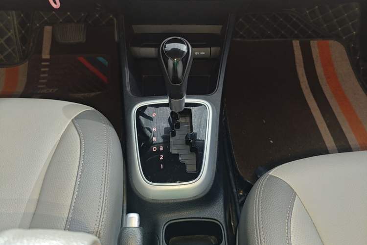 Used Kia Pegas 2017 1.4L Automatic Value Edition Gear Lever