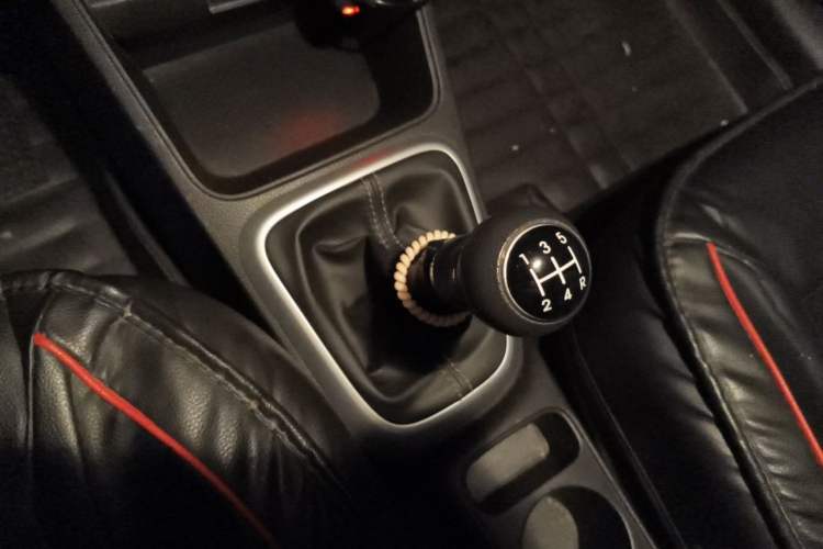 Used Kia Pegas 2017 1.4L Manual Value Edition Gear Lever