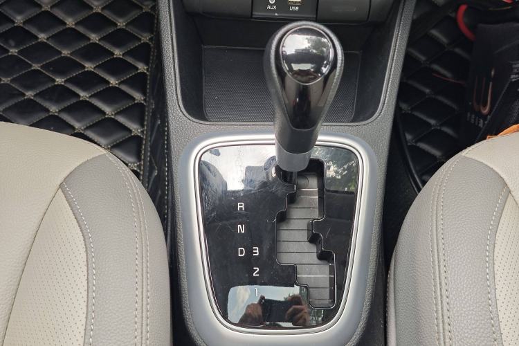 Used Kia Pegas 2017 1.4L Automatic Value Edition Gear Lever