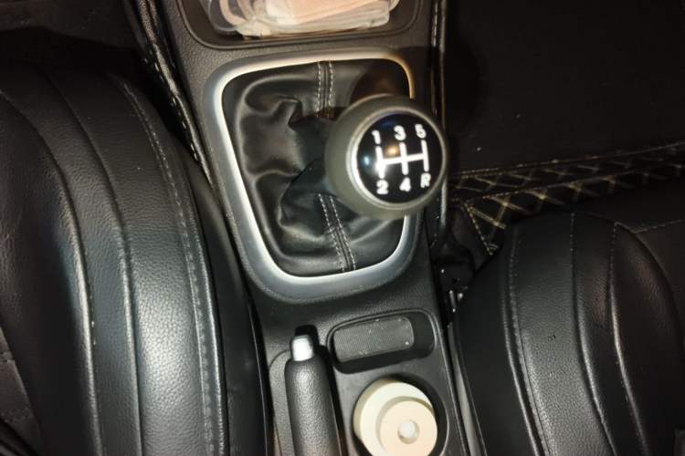 Used Kia Pegas 2017 1.4L Manual Value Edition Gear Lever