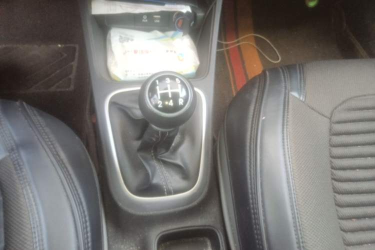 Used Kia Pegas 2017 1.4L Manual Value Edition Gear Lever