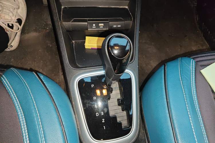 Used Kia Pegas 2017 1.4L Automatic Value Edition Gear Lever
