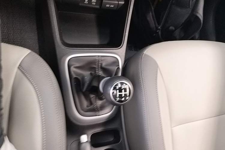 Used Kia Pegas 2017 1.4L Manual Value Edition Gear Lever