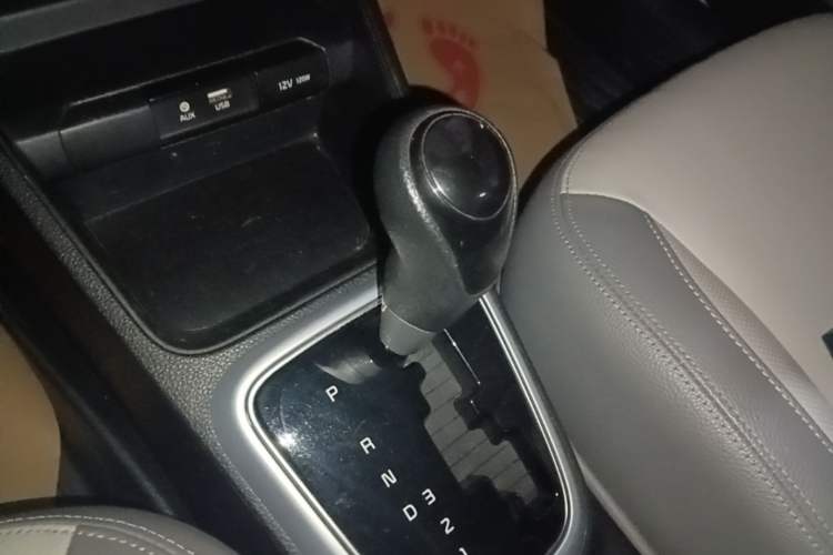 Used Kia Pegas 2017 1.4L Automatic Value Edition Gear Lever