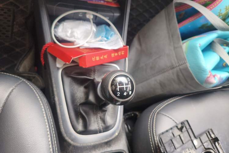 Used Kia Pegas 2017 1.4L Manual Value Edition Gear Lever