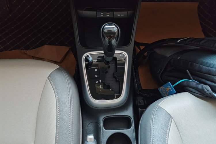 Used Kia Pegas 2017 1.4L Automatic Value Edition Gear Lever