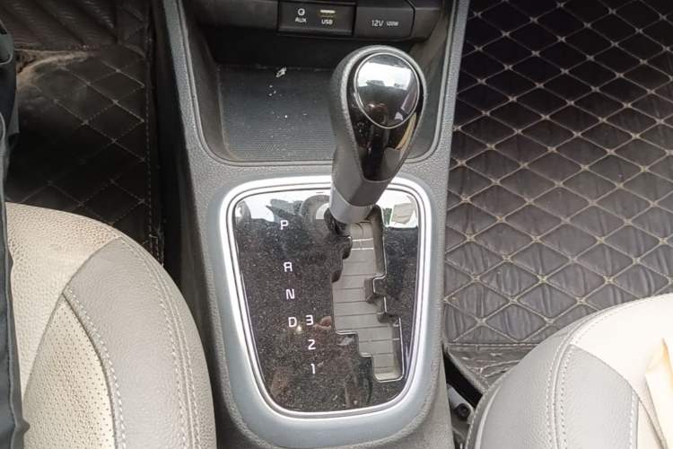Used Kia Pegas 2017 1.4L Automatic Value Edition Gear Lever
