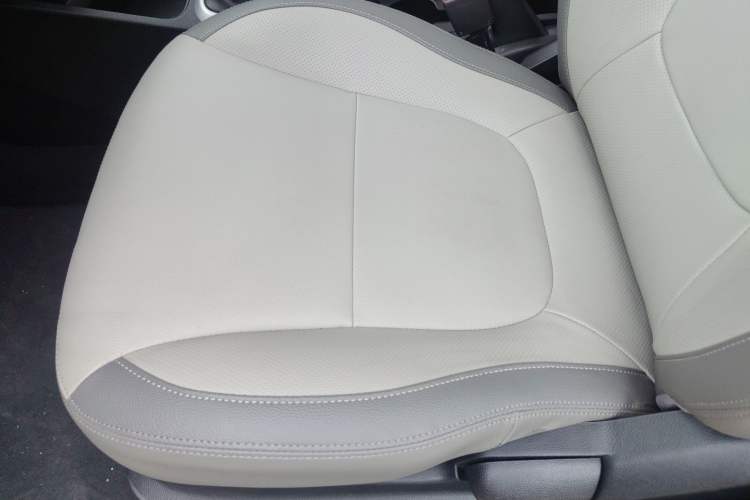 Used Kia Pegas 2017 1.4L Manual Value Edition Interior 1