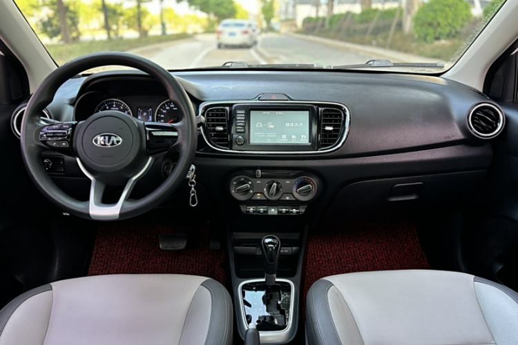 Used Kia Pegas 2017 1.4L Automatic Deluxe Edition Interior 2