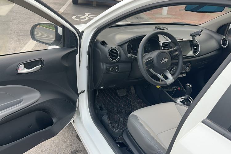 Used Kia Pegas 2017 1.4L Automatic Value Edition Interior 3
