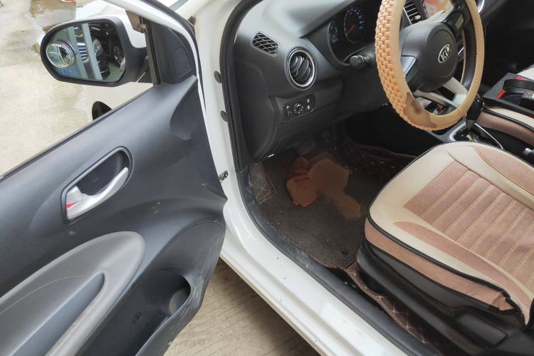 Used Kia Pegas 2017 1.4L Automatic Value Edition Interior 3