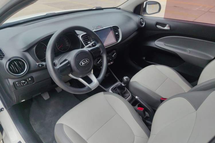 Used Kia Pegas 2017 1.4L Manual Value Edition Interior 4