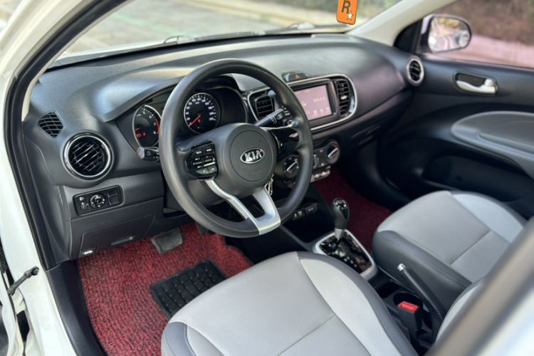Used Kia Pegas 2017 1.4L Automatic Deluxe Edition Interior 4