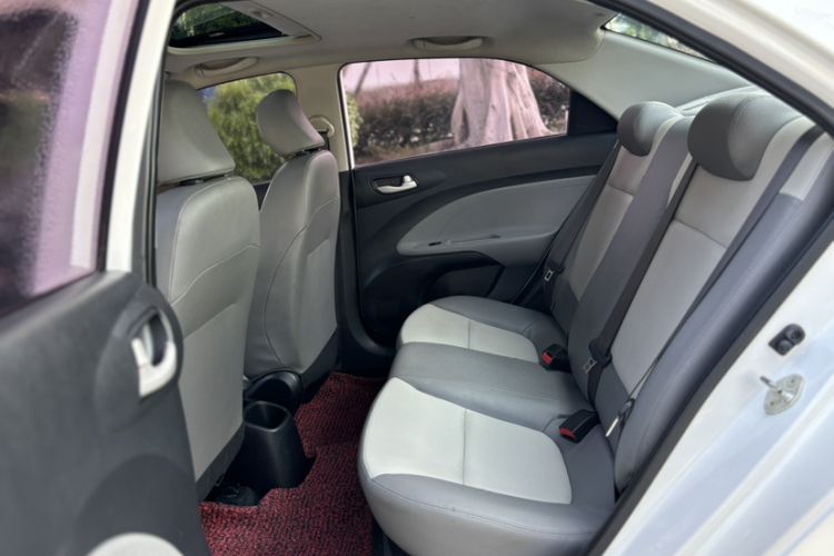 Used Kia Pegas 2017 1.4L Automatic Deluxe Edition Interior 5